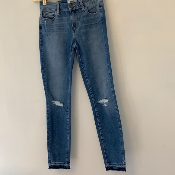 PAIGE Denim - Paige distressed jeans. Verdugo crop. Frayed hem. Size 6. Inseam 25” EUC